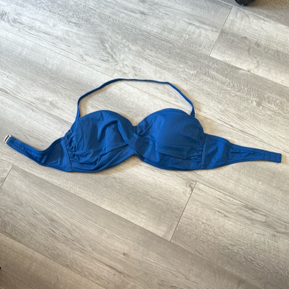 Victoria Secret bikini top size 36 D